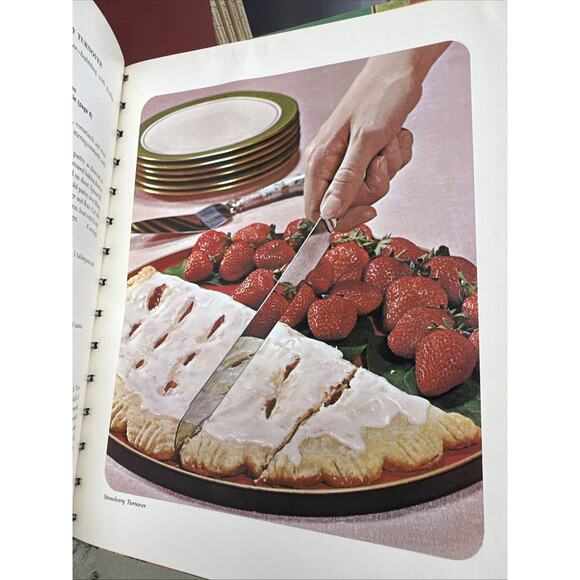 Betty Crocker's Pie and Pastry Cookbook Party Potluck Recipes 1st Ed 1968 - Picture 9 of 11